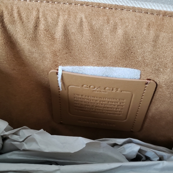 ❗SOLD❗❤Coach Laptop Sleeve in Signature Canvas - Picture 12 of 15